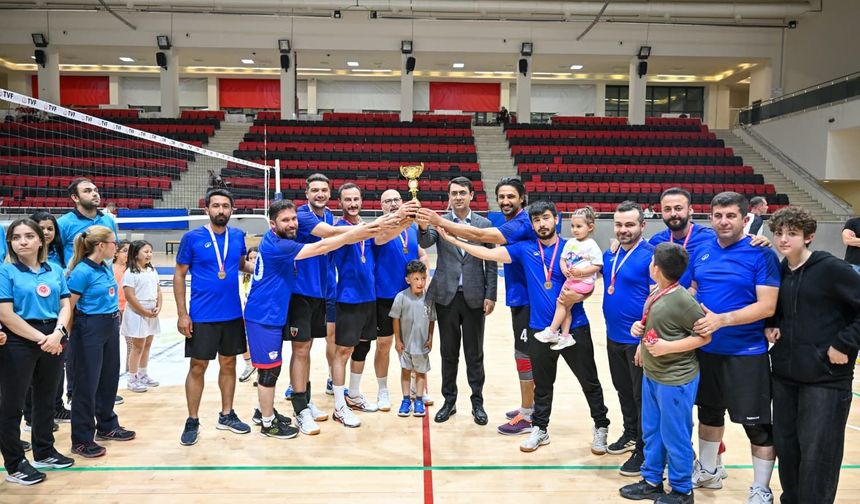 Uşak Akmonia Voleybol Turnuvasının şampiyonu Sivaslı MEM oldu
