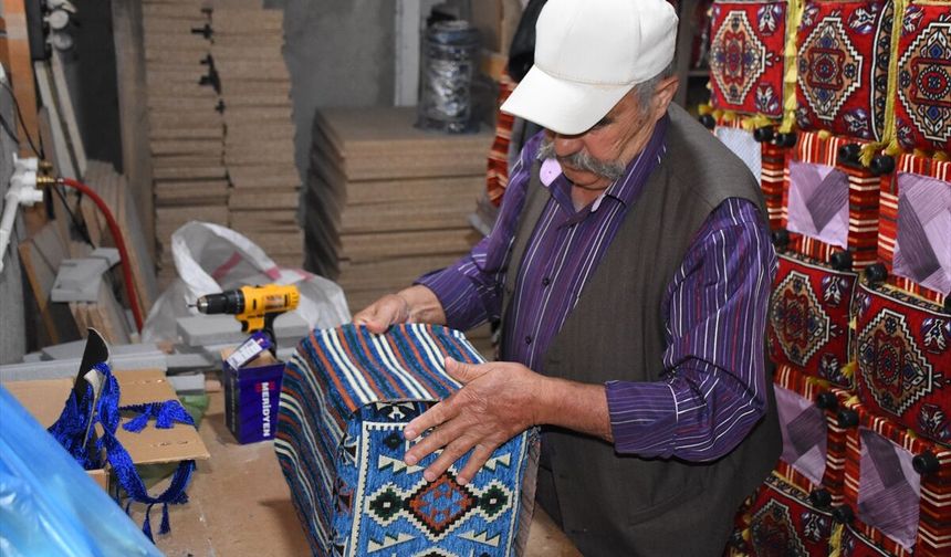 Afyonkarahisar Bolvadin'deki Sargın ailesi, dünyanın dört bir yanına şark köşesi satıyor