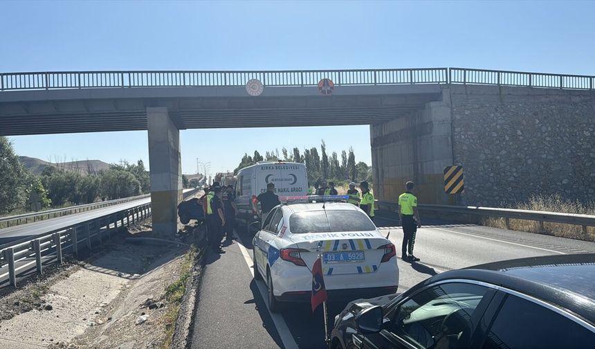 Uşak Eşme Yeleğenli Hasan Samur ve eşi Zehra Samur trafik kazası nedeniyle hayatını kaybetti