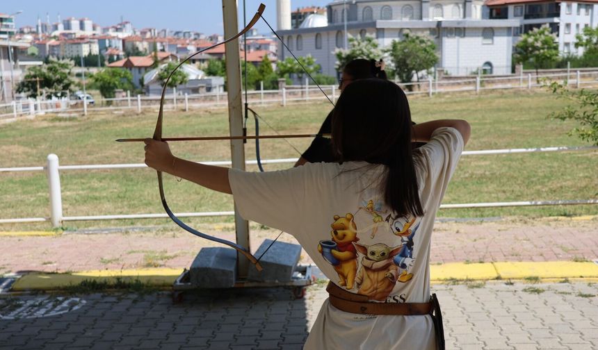 Uşak Belediyesi'nin yaz spor okulları devam ediyor