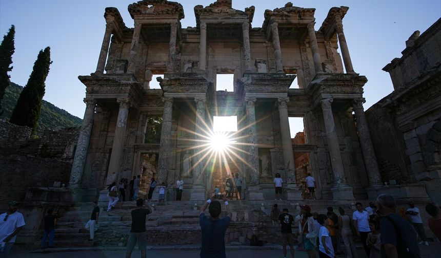 Efes'teki eserler, ilk günkü gibi ihtişamlı duruyor