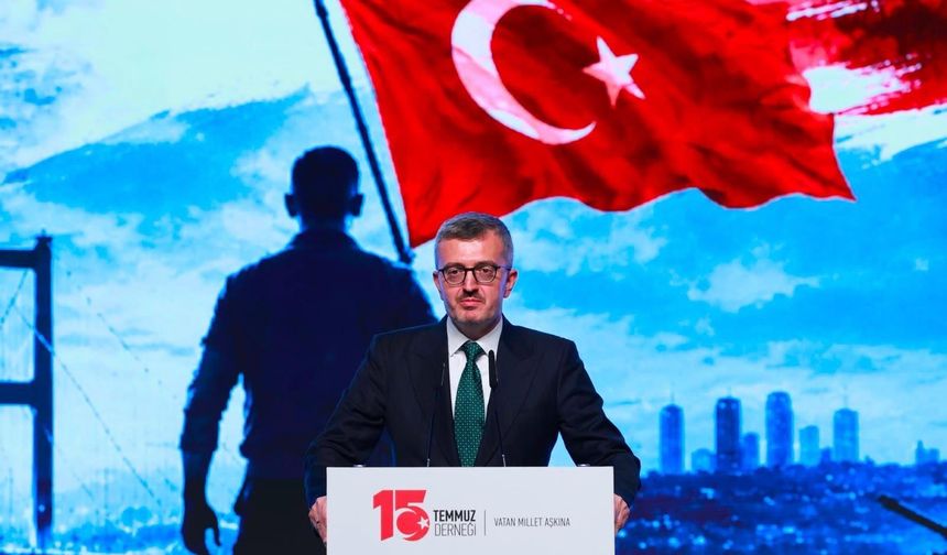 Burhanettin Duran, Erdoğan'ın liderliği ve milletin destansı duruşuyla darbenin püskürtüldüğünü vurguladı