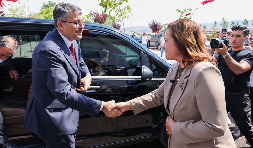 Afyonkarahisar'da sokak hayvanlarının ameliyat da edilebileceği bir bakım merkezi açıldı