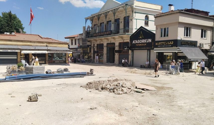 Uşak Mende Pazarı'nda sarraf soyduğu öne sürülen 4 kişi İstanbul'da yakalandı