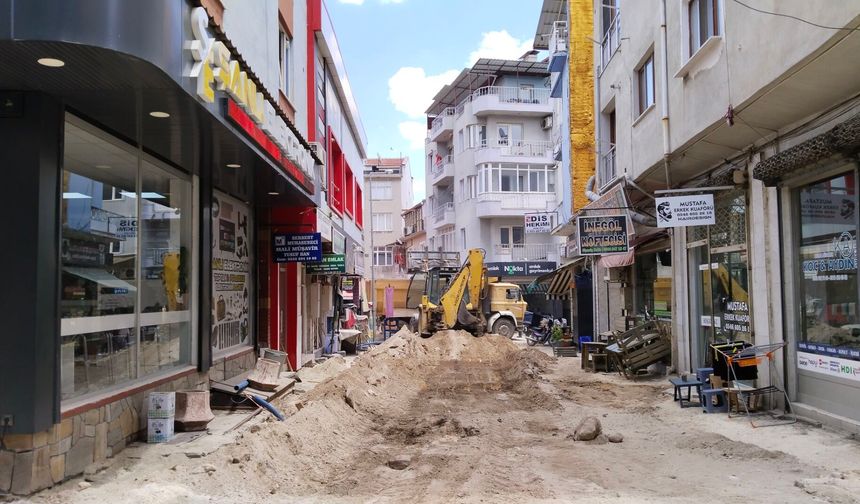 Uşak Mende Pazarı'nda toz ve toprağa neden olan çalışma ne zaman bitecek!