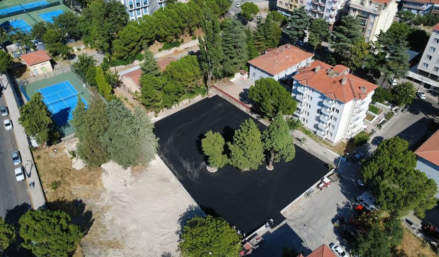 Demirci ilçe merkezine 100 araçlık açık otopark yapıldı