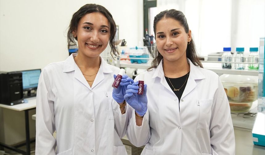 Eylül Civelek ve Sonay Eda Er'in lisedeki arkadaşlıkları üniversitede ortaklığa döndü
