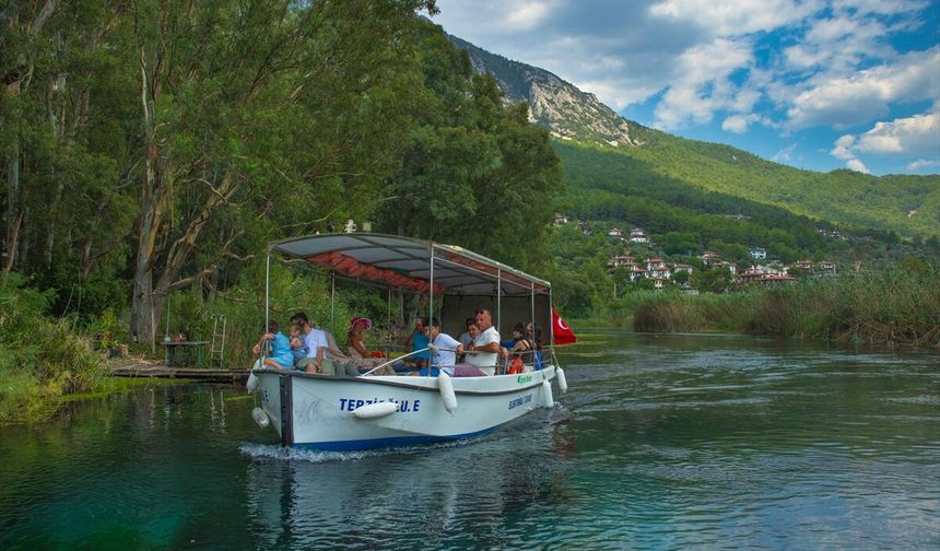 Azmak çayındaki tekne turları yoğun ilgi görüyor