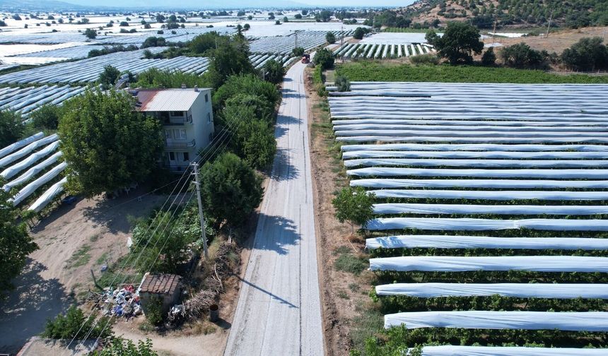 Sarıgöl'ün üzüm bağlarına gidiş ve gelişleri sağlayan 6 kilometrelik yol yenileniyor