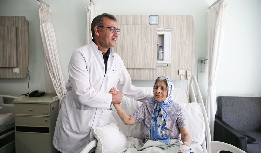 İzmir'de yaşayan Şükran Can'ın kalbine biyoprotez kapak yerleştirildi