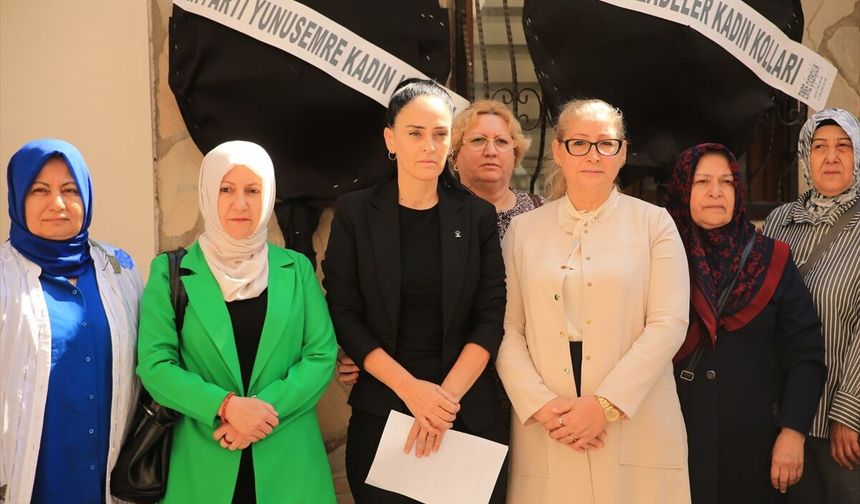 Nişancıpaşa Mahallesi Muhtarı'nın binasının önüne siyah çelenk