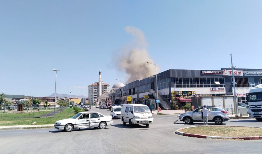 Uşak'ın 100'üncü Yıl Parkı kavşağında kazalara çözüm üretilmedi!