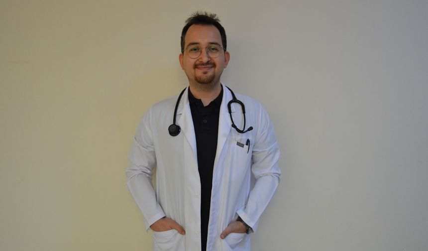 Dahiliye uzmanı Dr. Erdem Özcan, Uşak'ta göreve başladı
