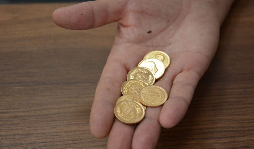 Demirci'ye ziyaret için giden Kıbrıs Gazisi, yolda bulduğu altınları sahibine ulaştırdı