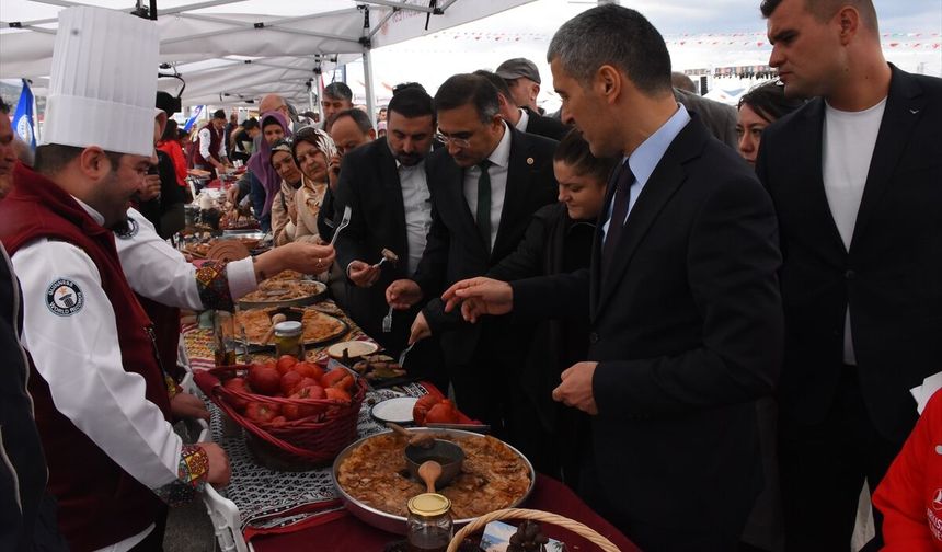 Afyon'da kurulan sofra, Rusya'nın kırdığı rekoru da geçti!