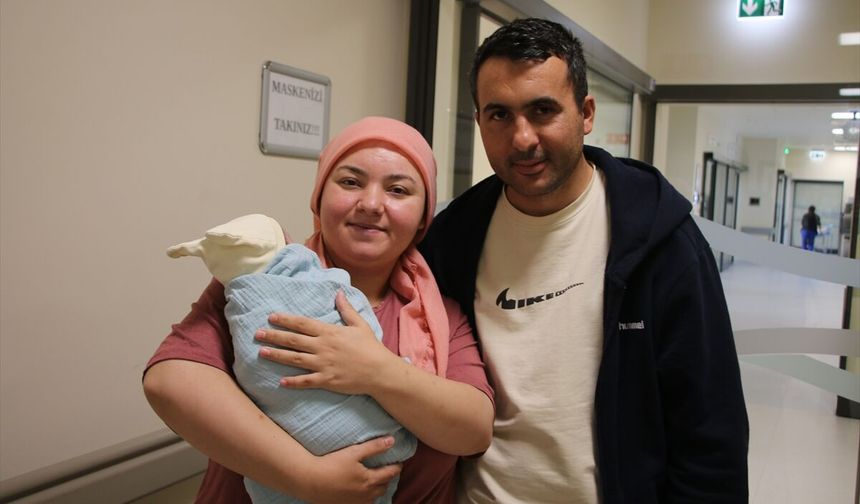 Afyon'da dünyaya gelen bebeğin organları göğüs kafesinde gelişti! Kütahya'da sağlığına kavuştu!