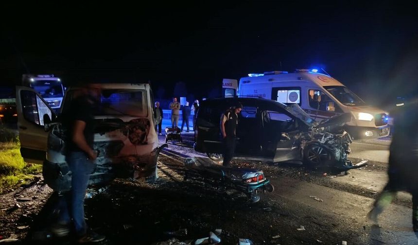 Selendi kavşağına yakın bir noktada zincirleme kaza!