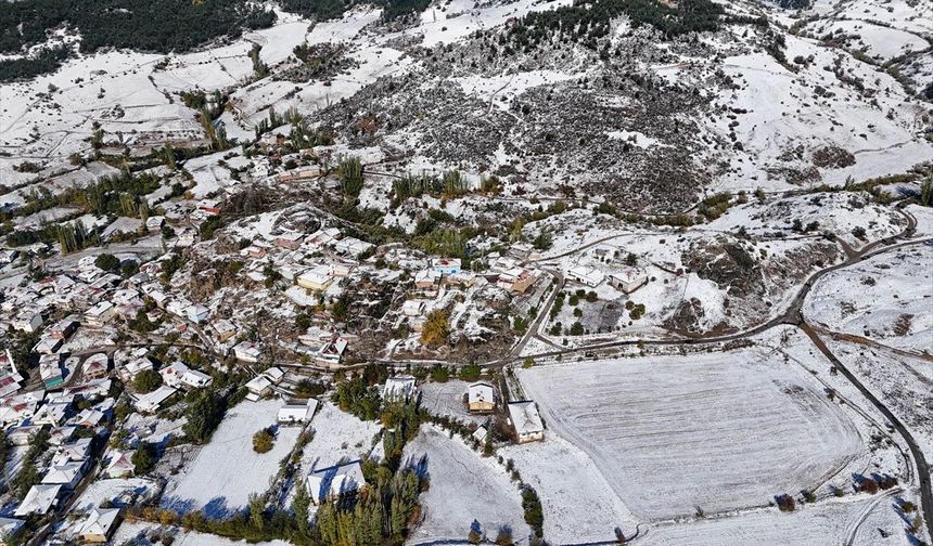 Uşak'ta mevsimin ilk kar yağışı