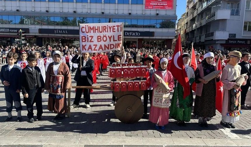 Uşak'ta 103'üncü yıl coşkusu yaşanacak! Bayram tatili yarın öğleden sonra başlayacak!