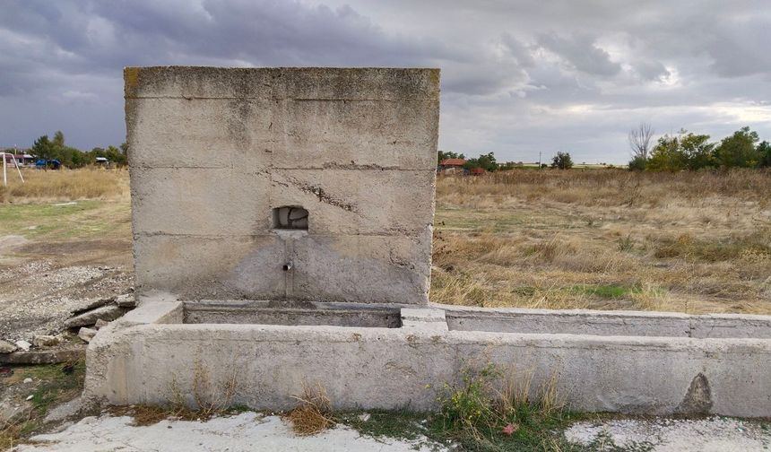 Uşak İkisaray'ın kuruyan Koca Çeşmesi'nin tekrar akmasını istiyorlar