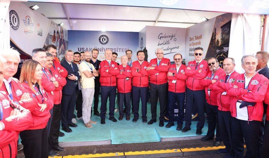 Uşak'tan Fethi Aydın, Atalay Yıldırım, Eren Demiray, Ertuğrul Kuşçu ve Osman Barım'ın yer aldığı takımlar derece yaptı