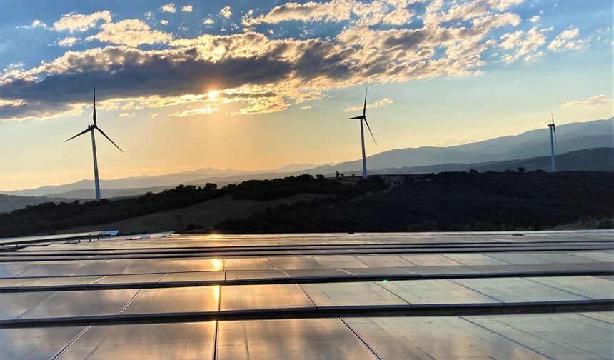 Uşak'ta rüzgarla elektrik üreten Aydem, dijital dönüşüm için önemli bir anlaşma yaptı