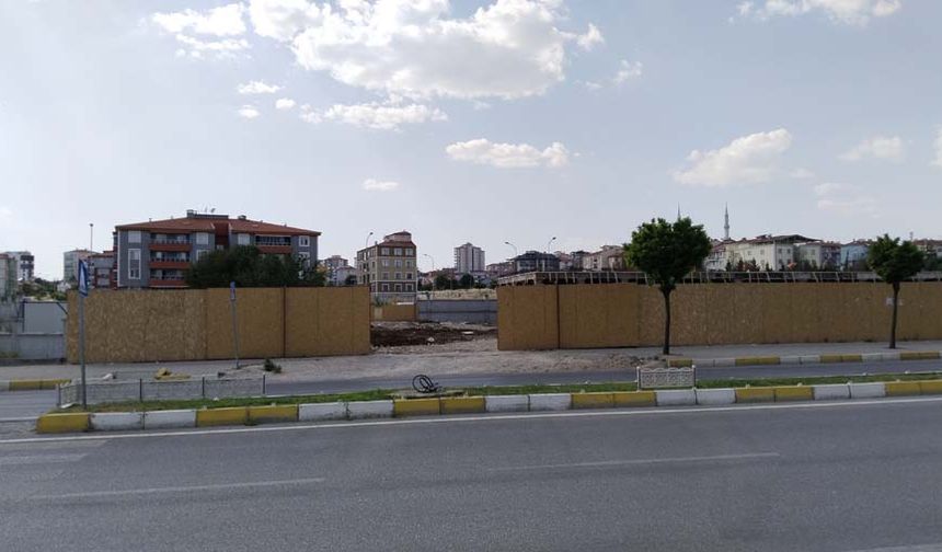 Uşak'ta konut yapılacak alana plan değişikliğiyle benzinlik inşa ediliyor