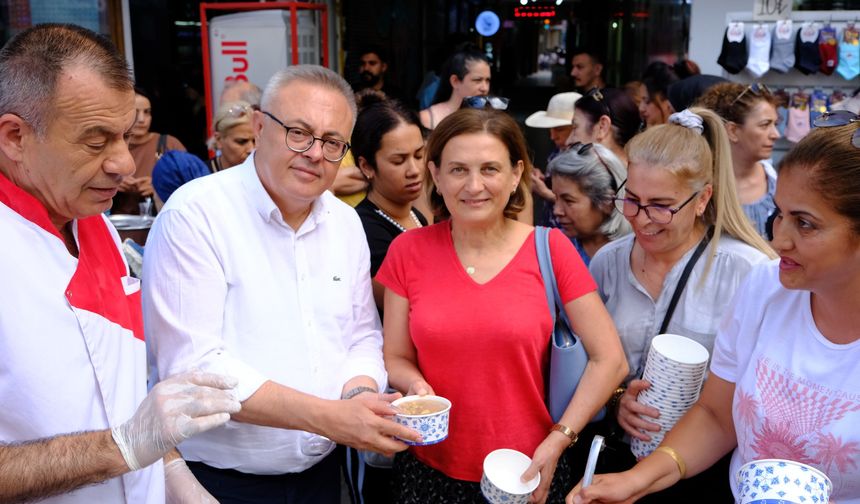 Uşak Belediyesi yönetiminin usulsüz uygulamalarından bıktıklarını belirten CHP İl Başkanı ve ekibi istifa etti