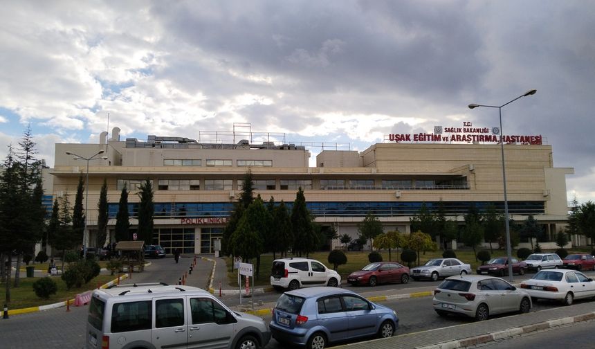 Uşak Eğitim ve Araştırma Hastanesi kardiyoloğu Dr. Şerif Ahmet Kardemir'e bıçaklı saldırı! Hastanede hoş olmayan olay!