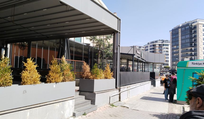 Uşak Karun AVM'nin kapalı olması bölge esnafı da olumsuz etkiliyor