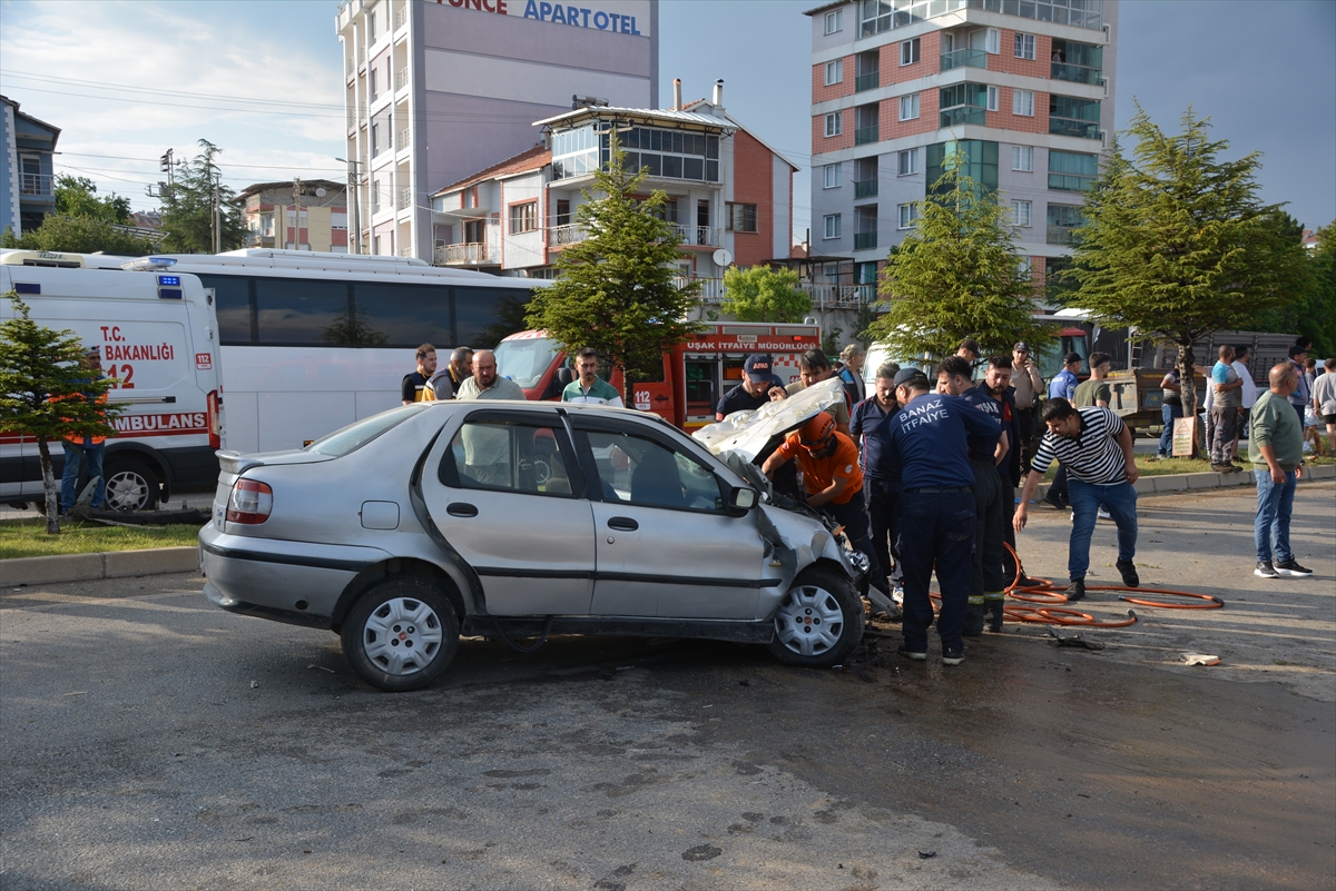 Aa 20250621 38349091 38349090 Usakta Otomobilin Karsi Seride Gecip Carptigi Aracin Surucusu Hayatini Kaybetti Kopya