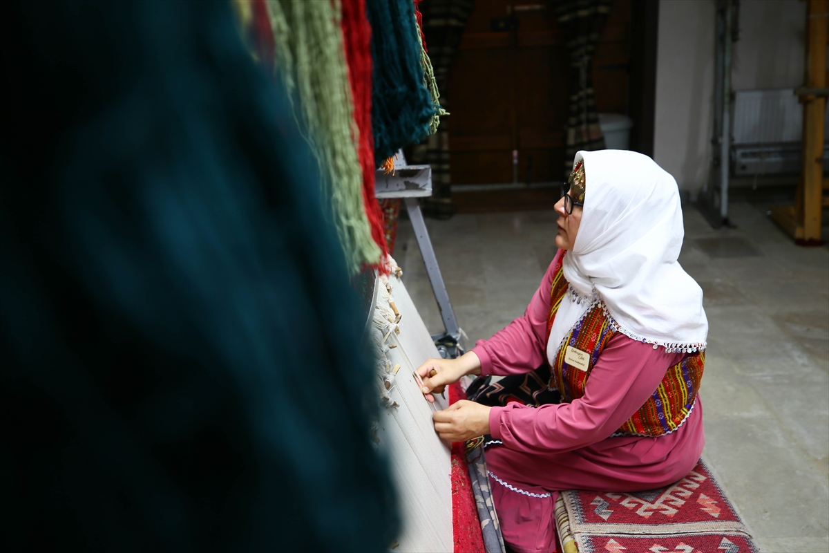 Uşak Halısı (18)