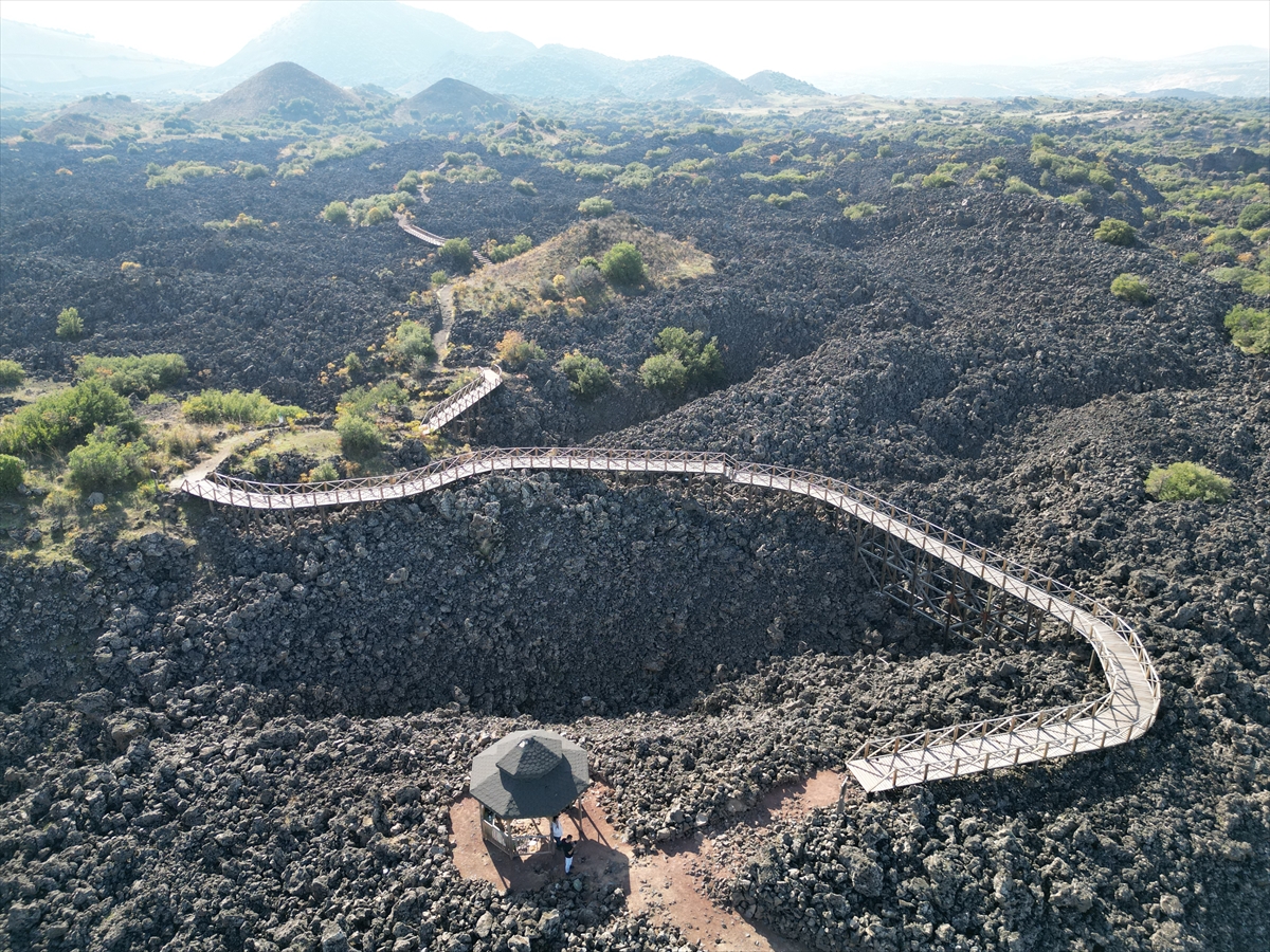 Aa 20251108 39648730 39648727 Yanik Ulkede Sonbahar Renkleri Kopya