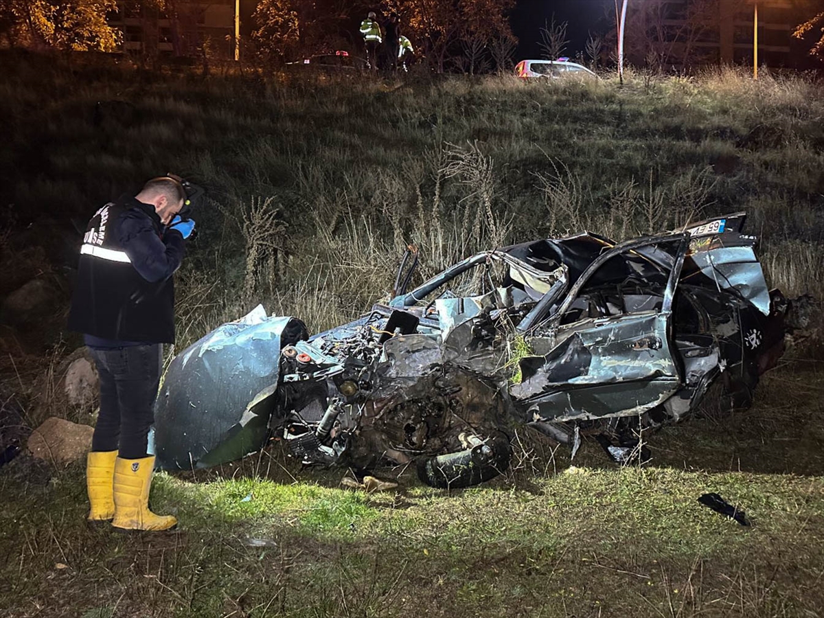 A A 20251206 39904684 39904680 U S A K T A S A R A M P O L E D E V R I L E N O T O M O B I L D E K I 2 K I S I O L D U 1 K I S I Y A R A L A N D I