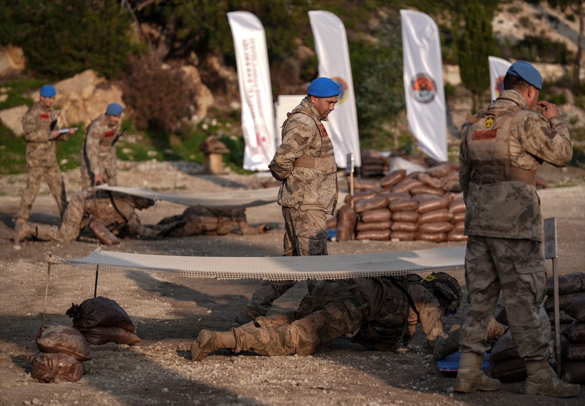 A A 20251224 40066409 40066371 J A N D A R M A K O M A N D O L A R I Z M I R D E G E R C E K L E S T I R I L E N S A V A S C I Y A R I S M A S I N D A M U C A D E L E E D I Y O R