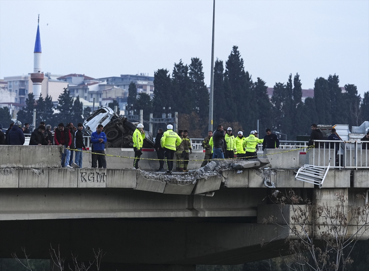 A A 20260122 40337916 40337904 I Z M I R D E H A F I F T I C A R I A R A C A C A R P A N I S M A K I N E S I Y U K L U T I R I N V I Y A D U K T E N D U S M E S I S O N U C U 3 K I S I Y A R A L A N D I