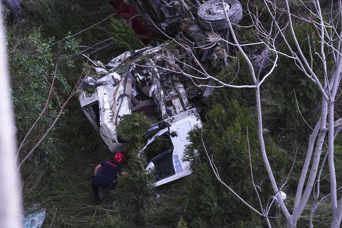 A A 20260122 40337916 40337906 I Z M I R D E H A F I F T I C A R I A R A C A C A R P A N I S M A K I N E S I Y U K L U T I R I N V I Y A D U K T E N D U S M E S I S O N U C U 3 K I S I Y A R A L A N D I