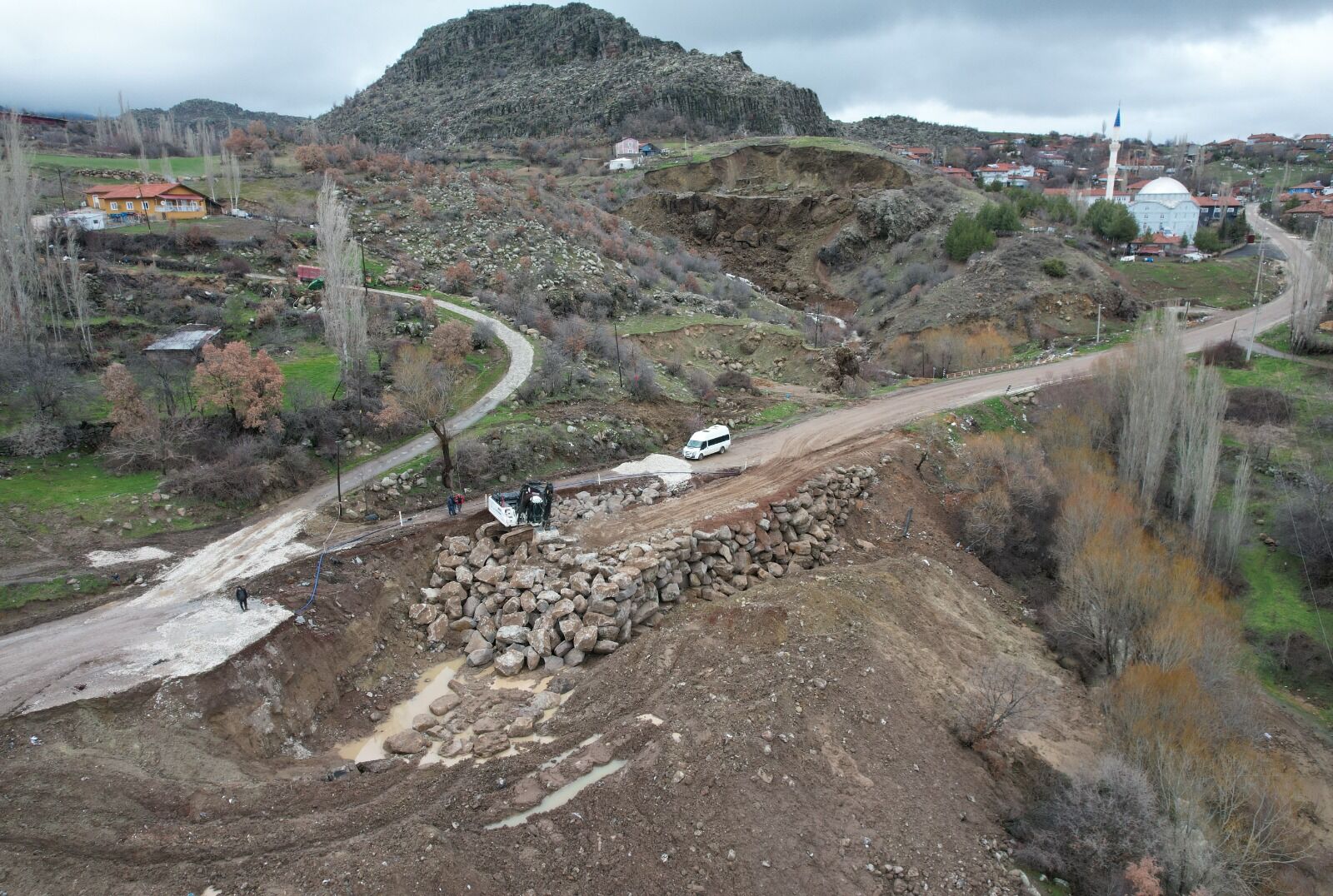 Aşağı Karacahisar Çöken Yol Yapımı Il Özel Idaresi (2)