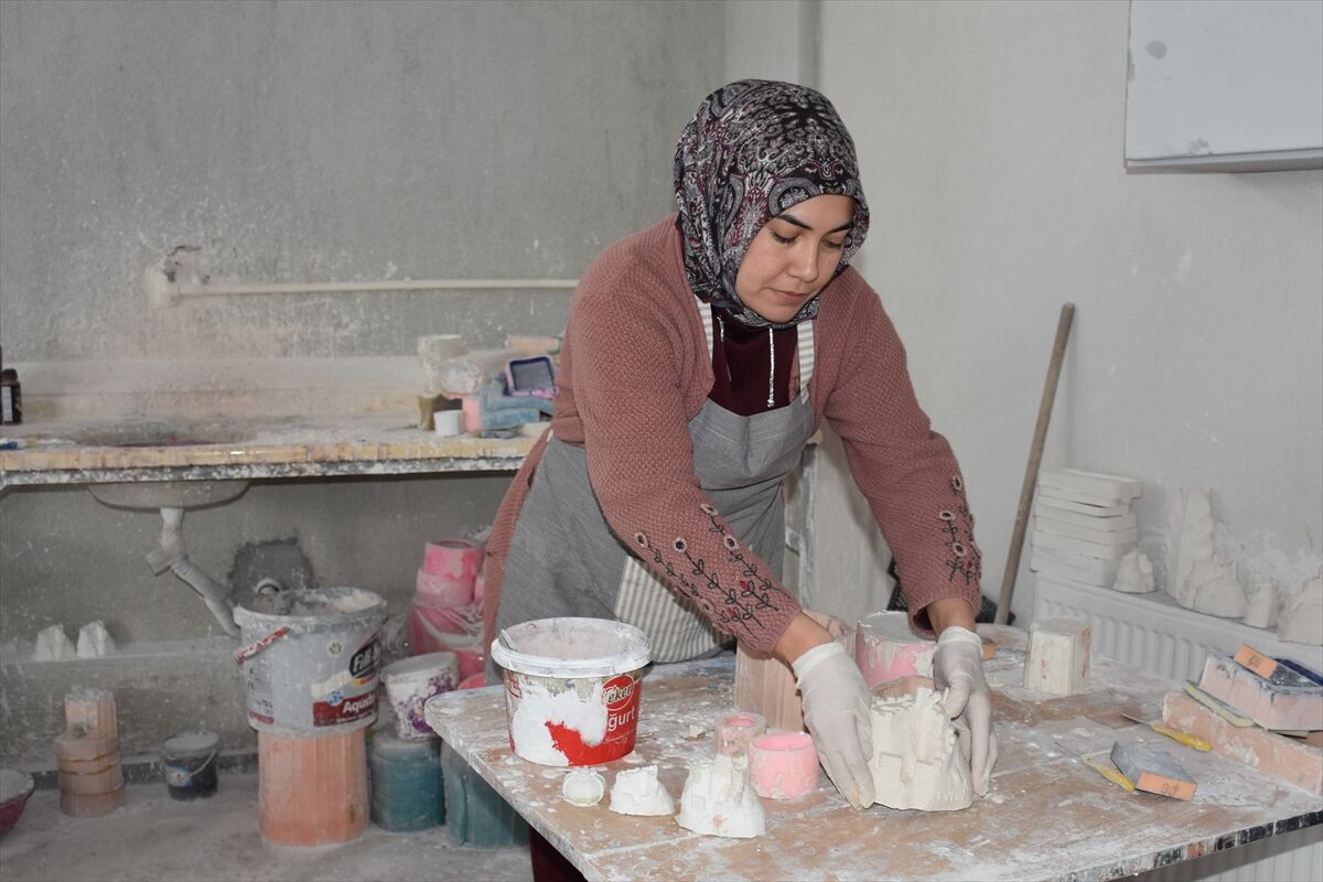 A A 20260304 40728298 40728294 A F Y O N K A R A H I S A R D A K A D I N L A R K O O P E R A T I F C A T I S I A L T I N D A H E D I Y E L I K E S Y A U R E T I M I N I A R T I R I Y O R