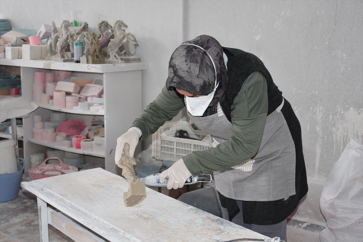 A A 20260304 40728298 40728295 A F Y O N K A R A H I S A R D A K A D I N L A R K O O P E R A T I F C A T I S I A L T I N D A H E D I Y E L I K E S Y A U R E T I M I N I A R T I R I Y O R