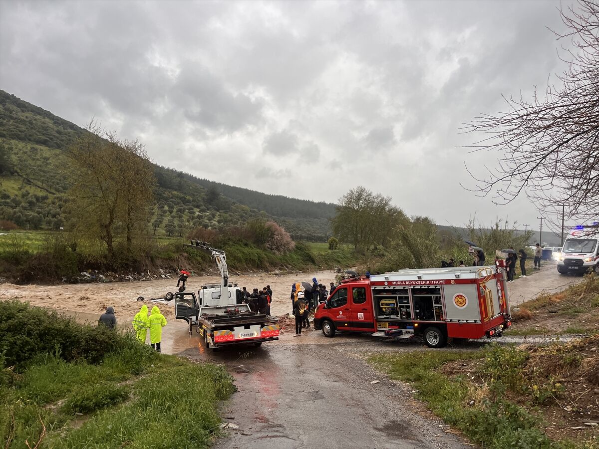 A A 20260328 40952610 40952603 M U G L A D A S E L E K A P I L A N O T O M O B I L D E K I 2 K I S I D E N B I R I O L D U D I G E R I K U R T A R I L D I