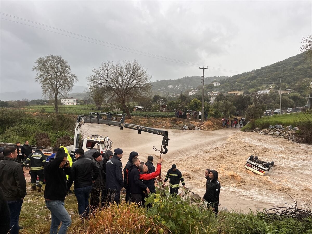 A A 20260328 40952610 40952605 M U G L A D A S E L E K A P I L A N O T O M O B I L D E K I 2 K I S I D E N B I R I O L D U D I G E R I K U R T A R I L D I