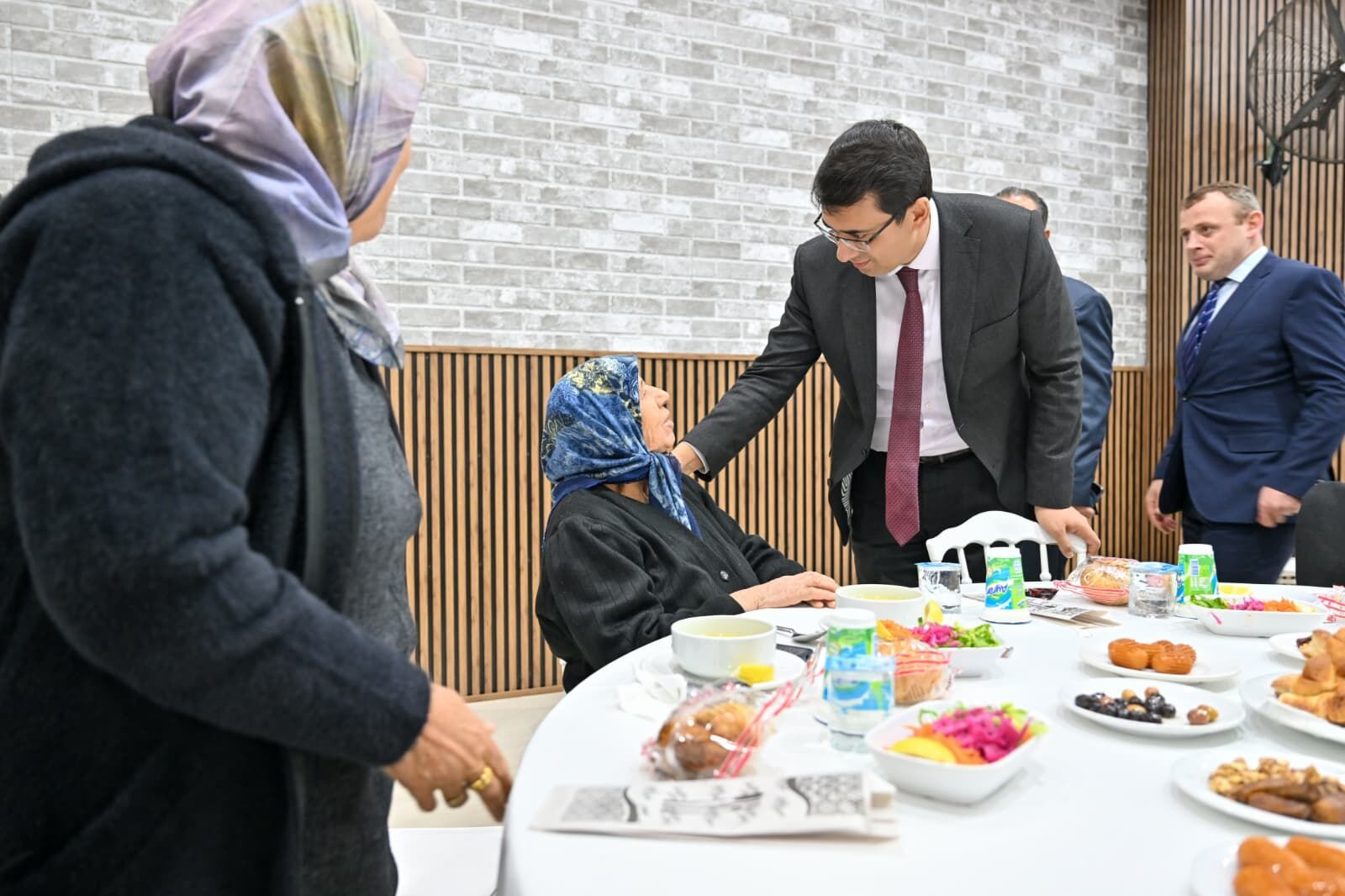 Uşak Valisi Serdar Kartal Eşme Ziyareti (1)