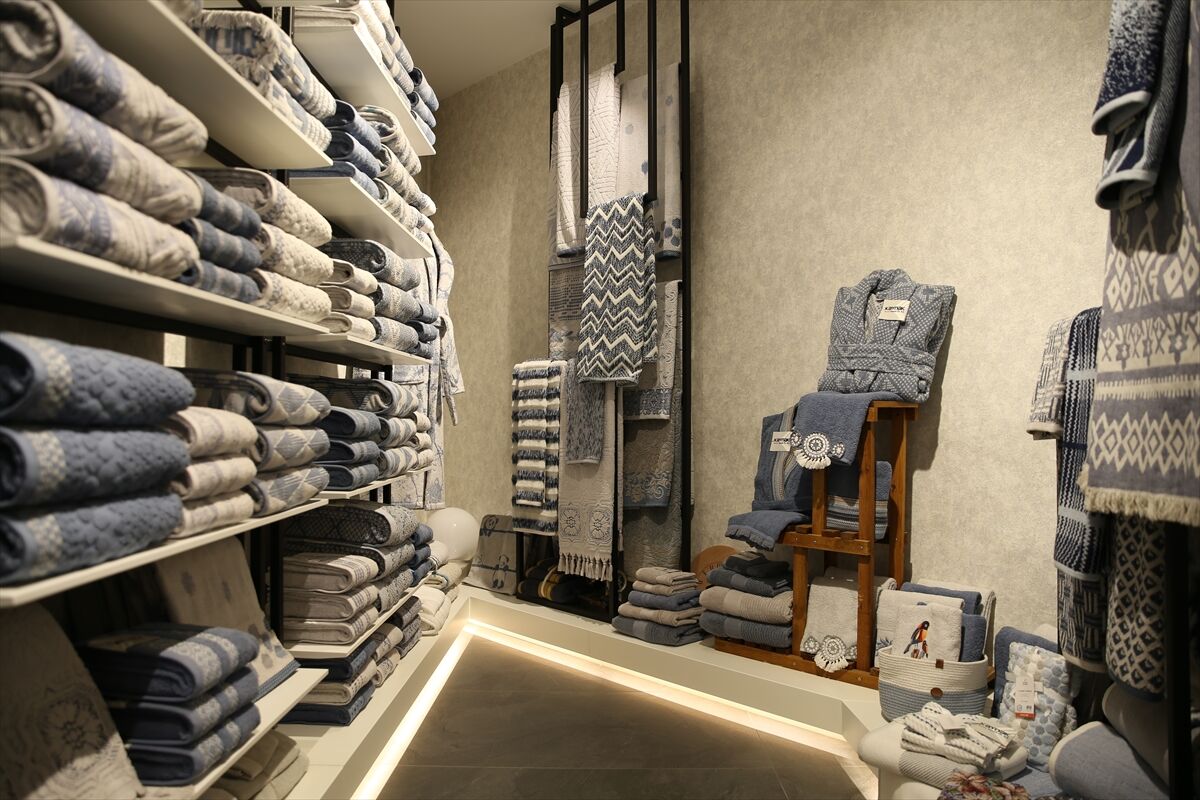 A A 20260427 41223718 41223713 D E N I Z L I N I N I L K C E Y R E K T E K I T E K S T I L V E K O N F E K S I Y O N I H R A C A T I 309 M I L Y O N D O L A R O L D U