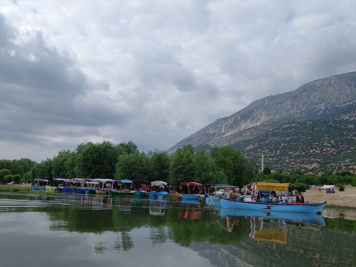Aa 20260501 41262801 41262800 Isikli Golunde Nilufer Cicegi Turlari Basladi (1)