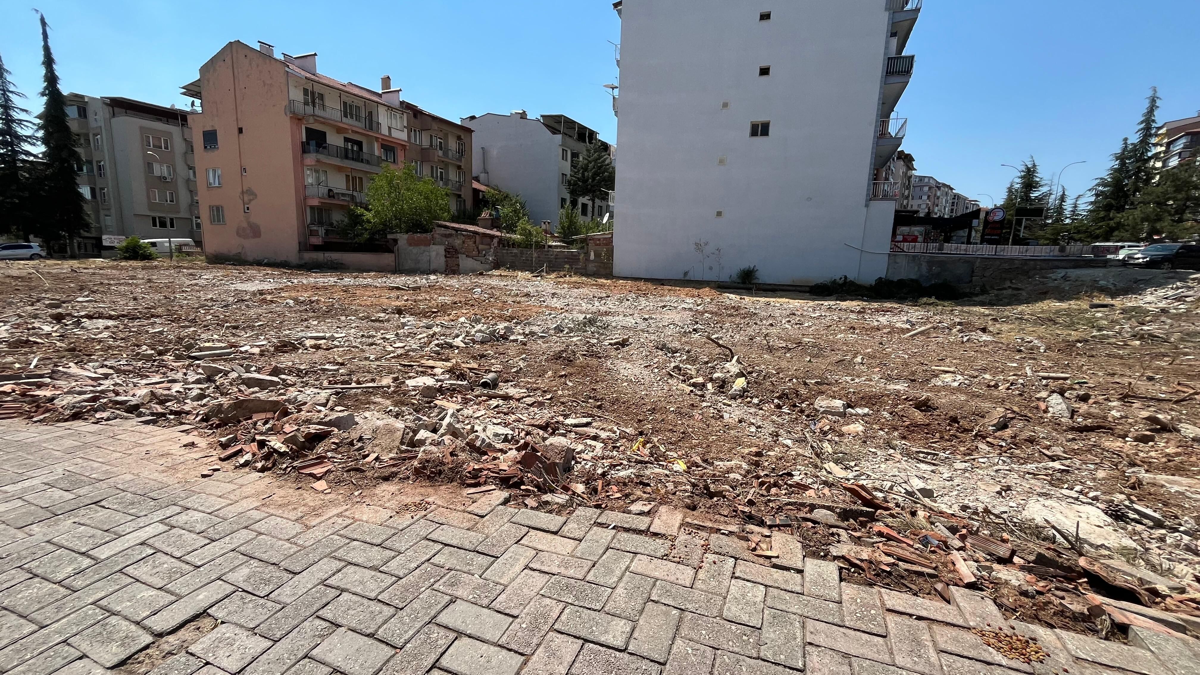 Ağaç Kesimi Uğur Mumcu Caddesi (1)