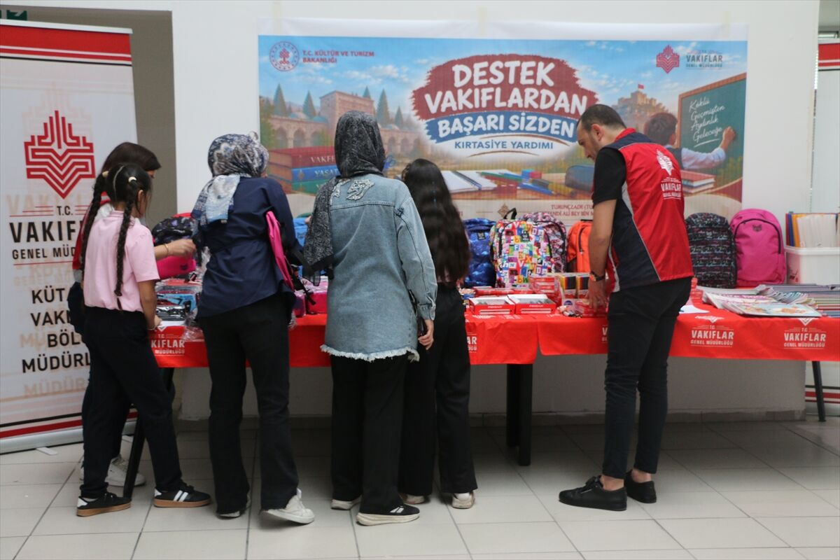 Kütahya'da 350 öğrenci için kırtasiye desteği verildi