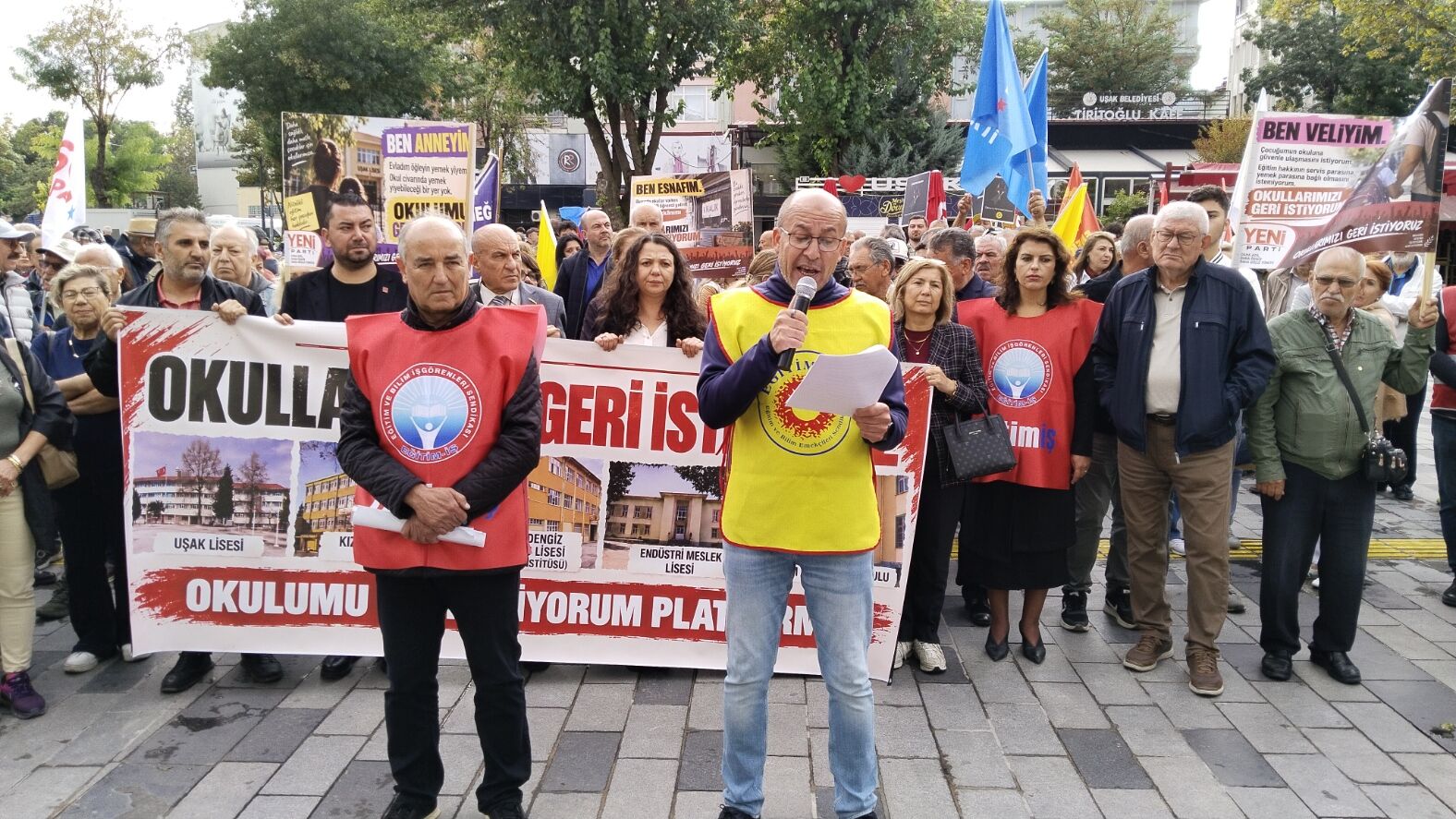 Okul Uşak Lisesi Sendika Deniz Erutnuç Bülent Gün (1)
