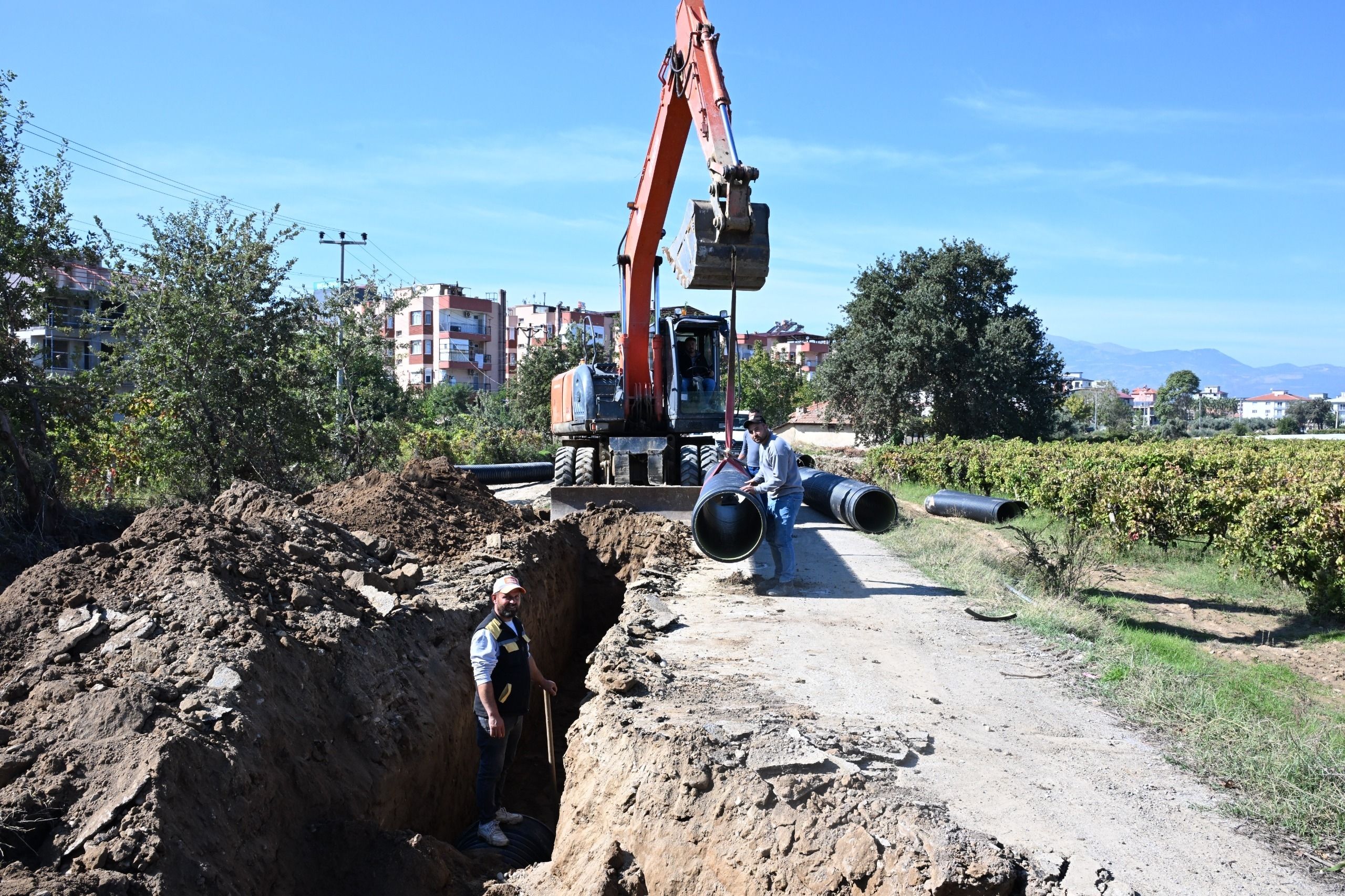 Sarıgöl'deki su baskınlarına karşı yağmur suyu hattı yapıldı